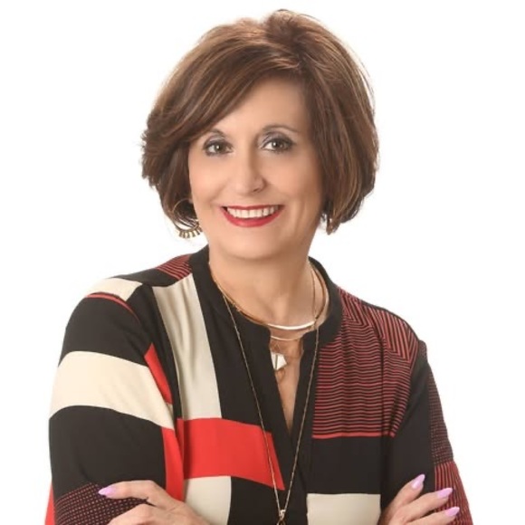 Meet your Posher, Phyllis - Picture 1 of 1